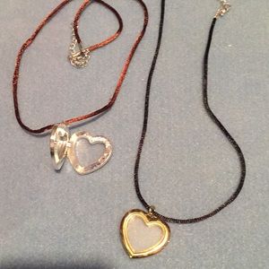 💝New Heart lockets in gold or silver tone.